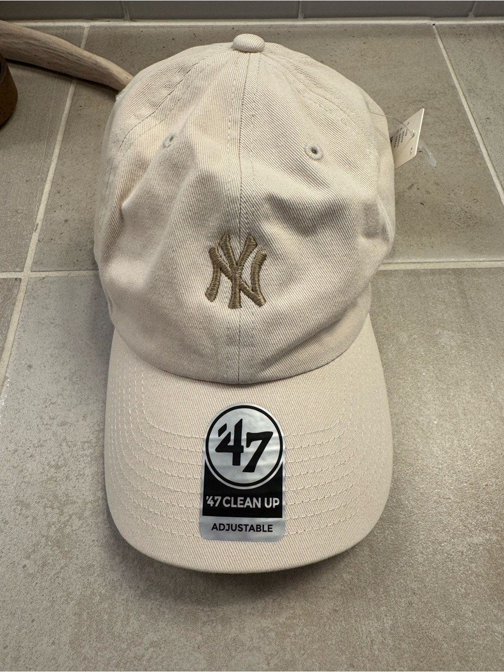 47 Women’s New York Yankees Cream Baseball Cap - Picture 4 of 8